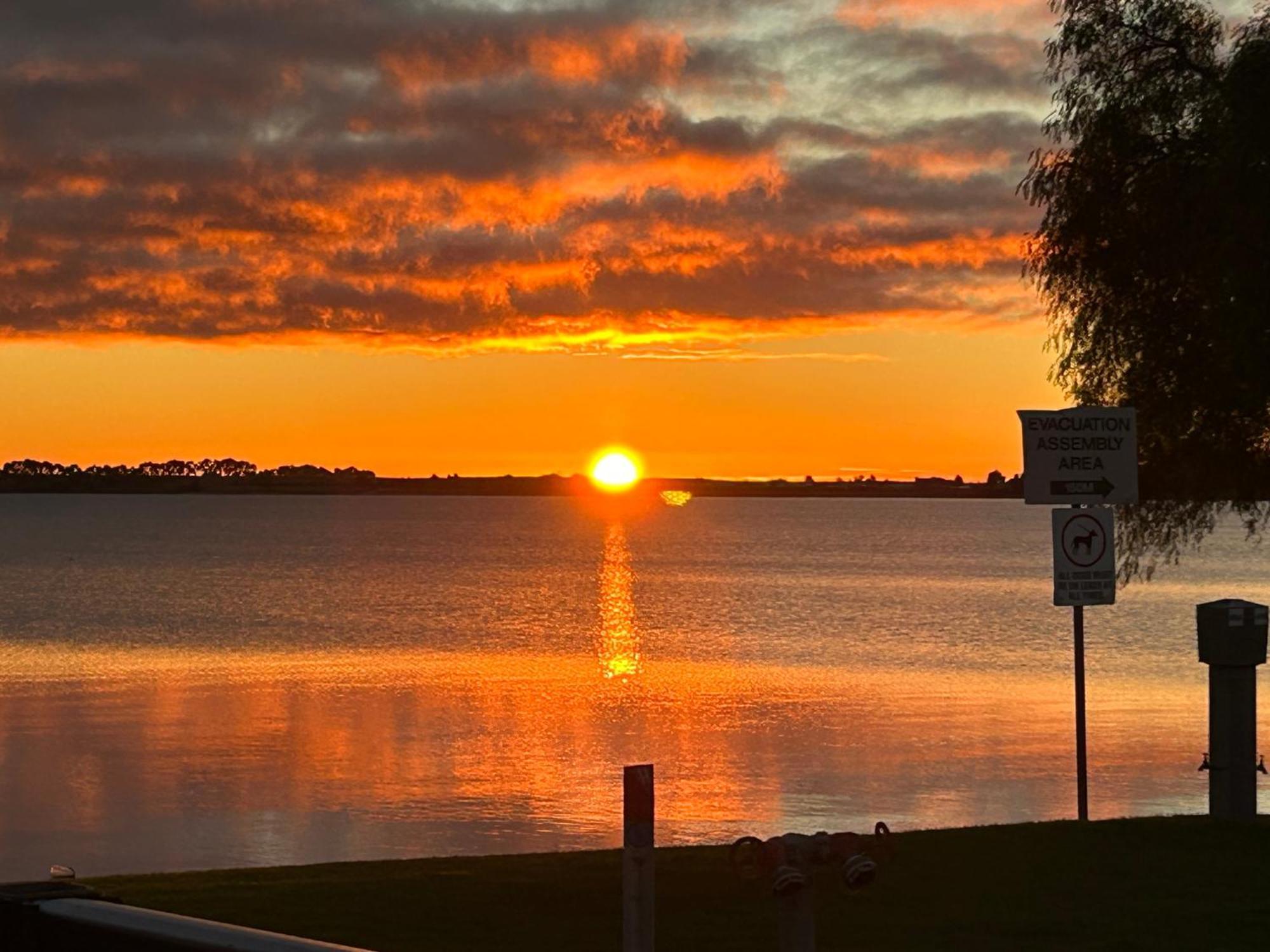 Lake Boga Caravan Park Luaran gambar